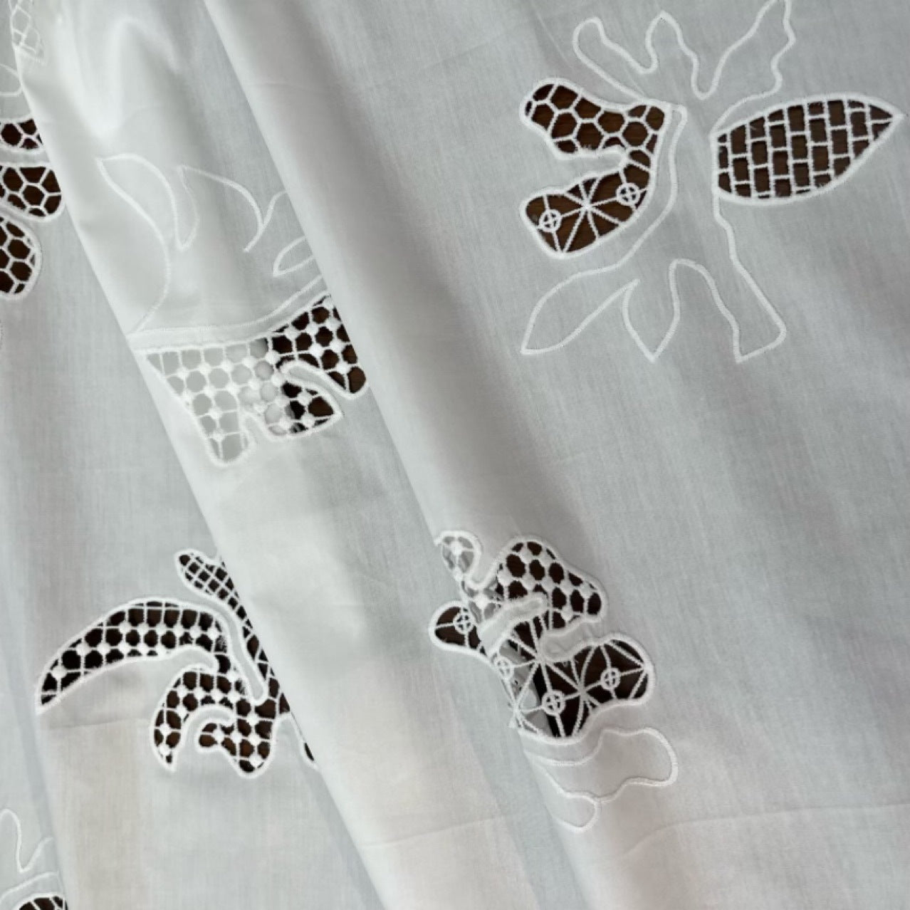 100% Cotton Embroidered Fabric, 200 g/m², 140 cm Wide, for Shirts, Jackets & Craft