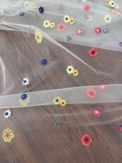 Polyester Mesh Fabric with Chrysanthemum Embroidery, 100 g/m², 135 cm Wide, for Kids' Dresses, Lolita & Craft - White